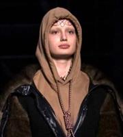 Θύελλα αντιδράσεων προκάλεσε ο οίκος μόδας Burberry